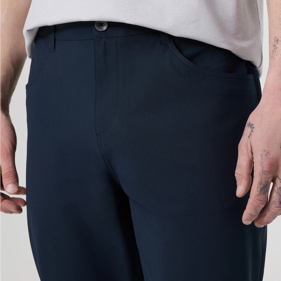 NWT Vuori Meta Pant Classic Fit 32” inseam Ink Size 34 - Picture 3 of 6